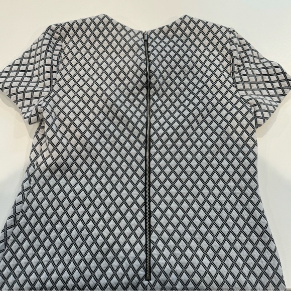 Calvin Klein Black and White quilted geometric pattern Sheath Dress zipper back - Picture 5 of 13